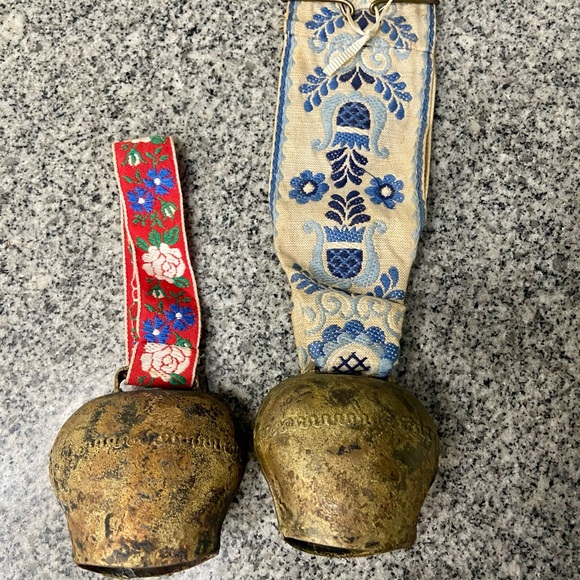 Embroidered Tapestry Cow Bells (2) Vtg Floral Wall Hanging Farmhouse Cottagecore - Picture 5 of 16